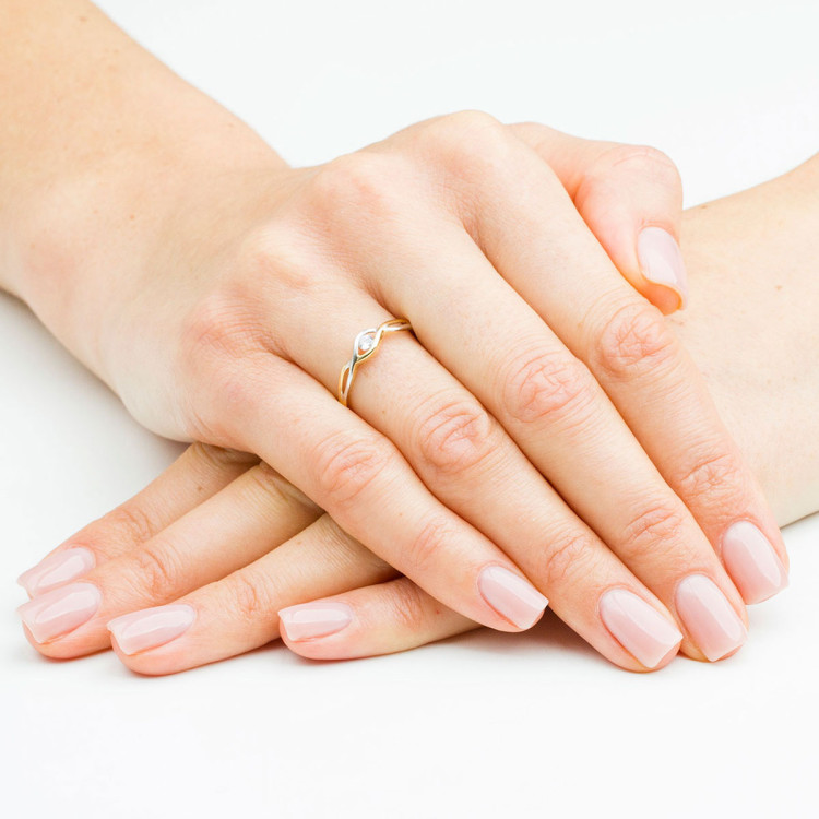 Pierścionek ze złota z białą cyrkonią