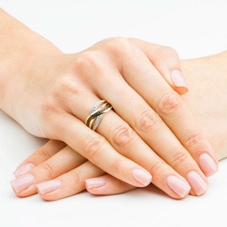 Pierścionek ze złota z białymi i czarnymi cyrkoniami