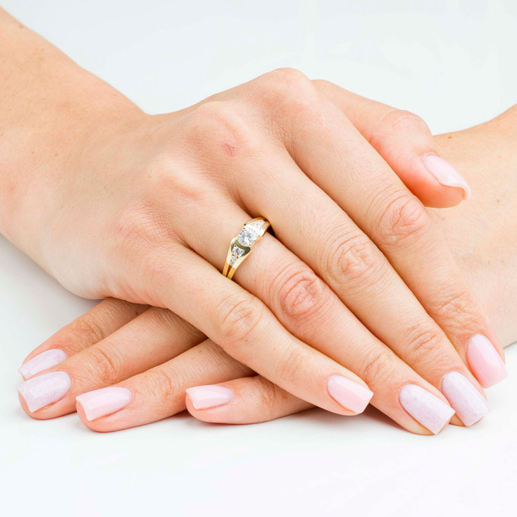 Pierścionek ze złota z białymi cyrkoniami