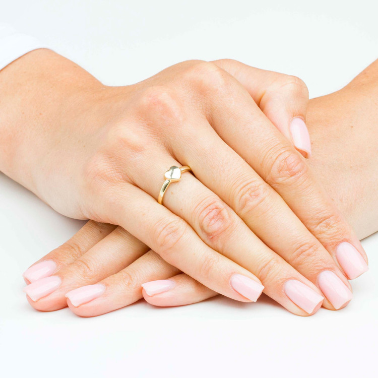 Pierścionek ze złota z sercem