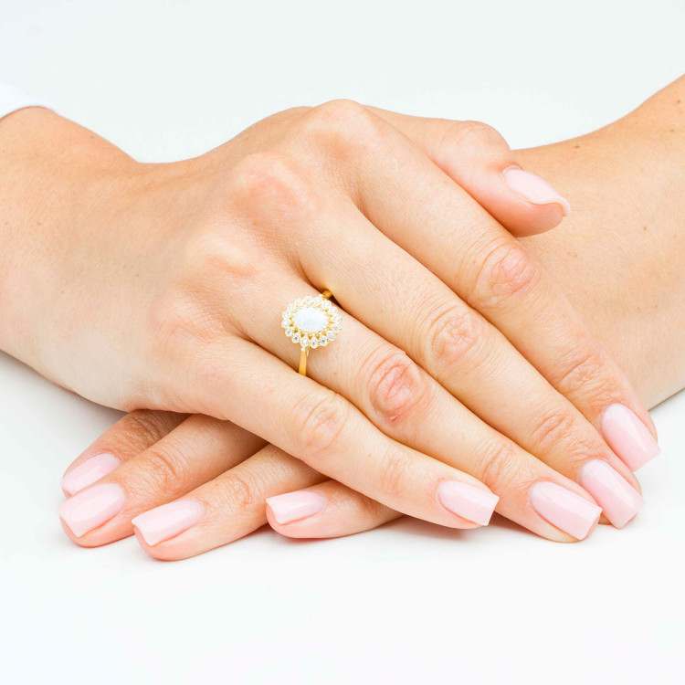 Pierścionek ze złota z opalem i białymi cyrkoniami