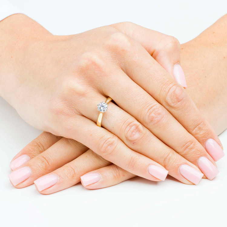 Pierścionek ze złota z białą cyrkonią