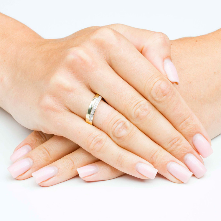 Pierścionek ze złota z białymi cyrkoniami