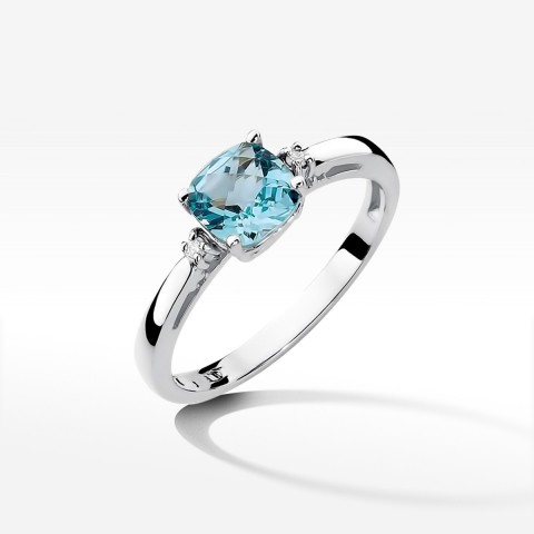Pierścionek zaręczynowy z topazem