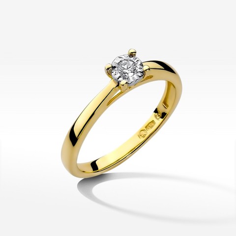 Pierścionek zaręczynowy z diamentem