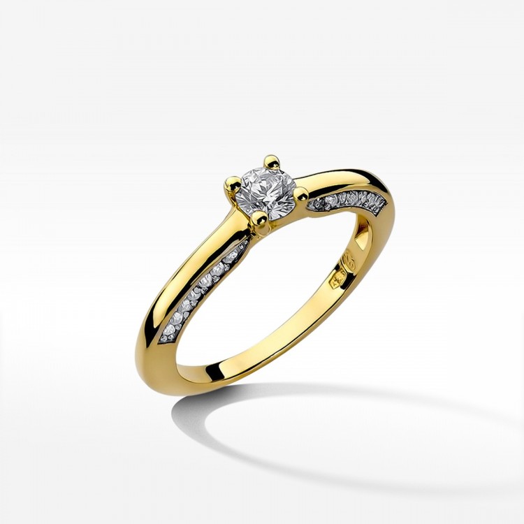 Pierścionek zaręczynowy z diamentami