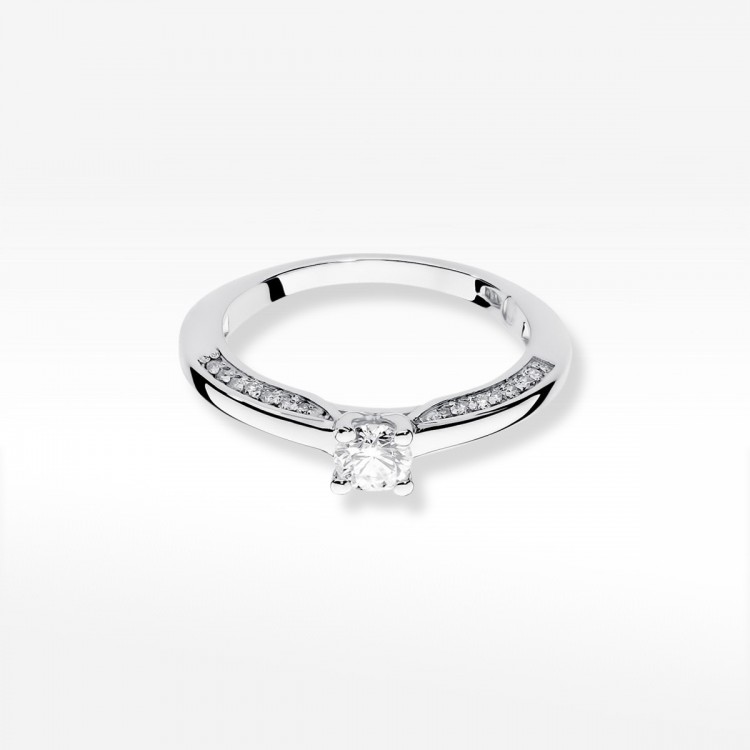 Pierścionek zaręczynowy z diamentami