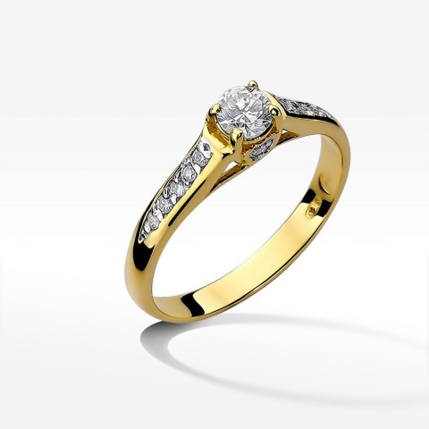 Pierścionek zaręczynowy z diamentami