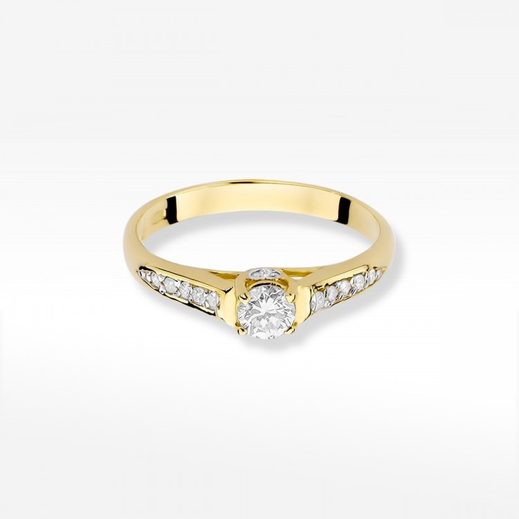 Pierścionek zaręczynowy z diamentami