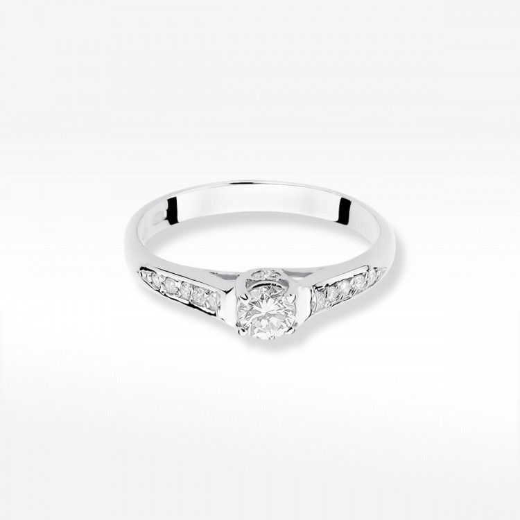 Pierścionek zaręczynowy z diamentami