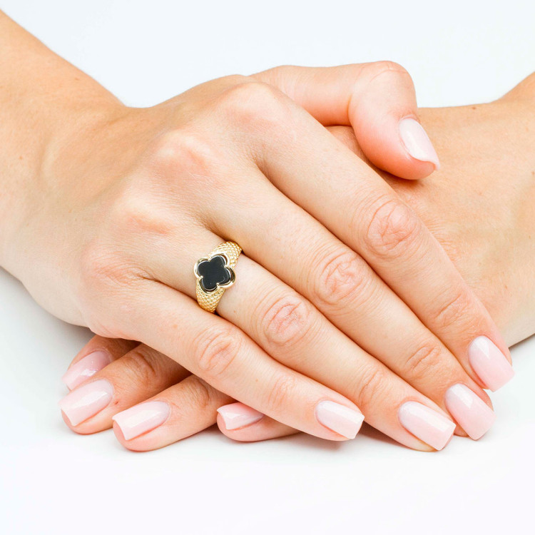 Pierścionek ze złota z onyksem