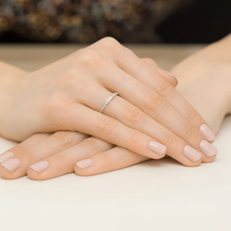 Pierścionek z różowego złota z diamentami