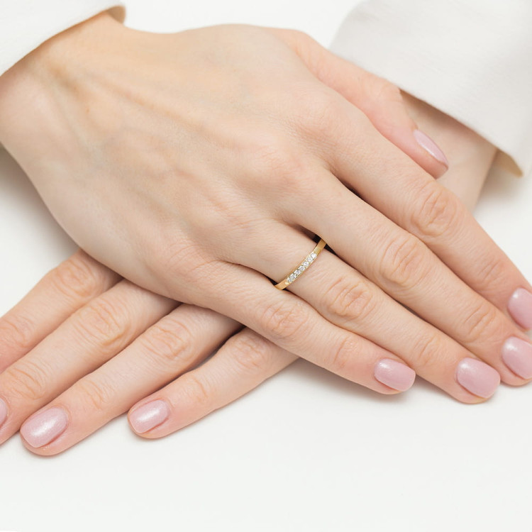 Pierścionek z żółtego złota z diamentami