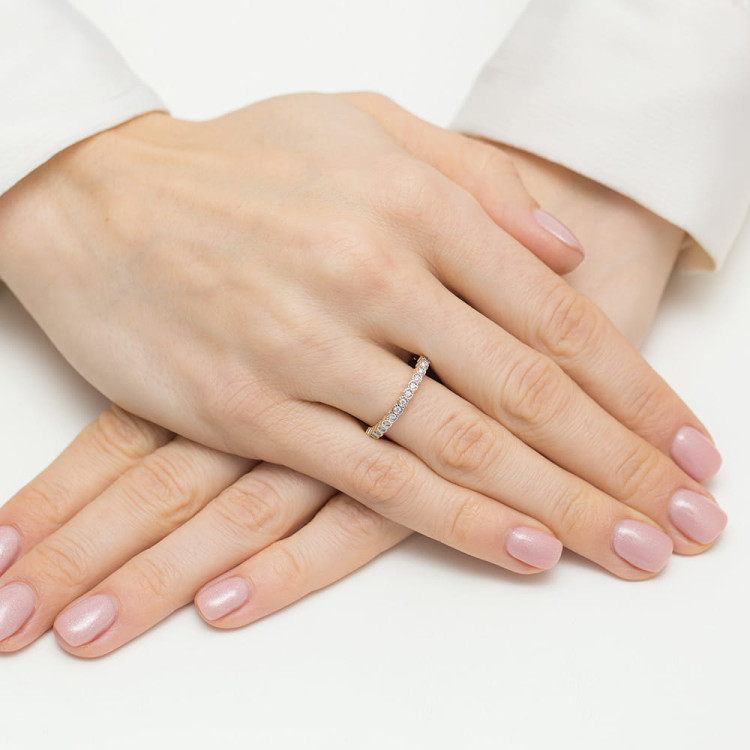 Pierścionek z różowego złota z diamentami