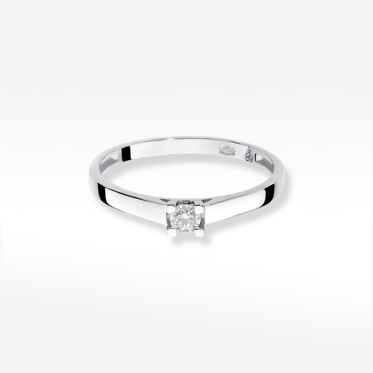 Pierścionek zaręczynowy z diamentem