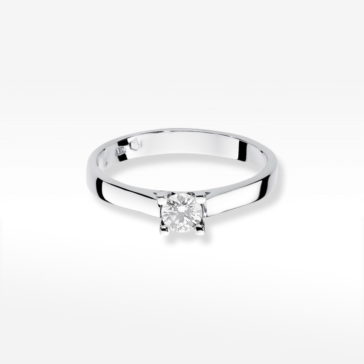 Pierścionek zaręczynowy z diamentem