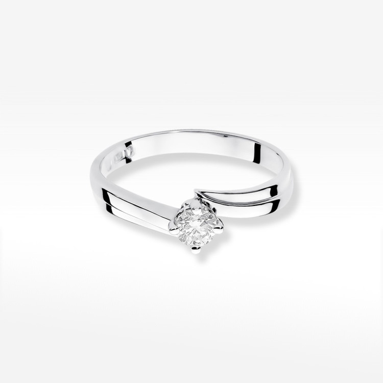 Pierścionek zaręczynowy z diamentem