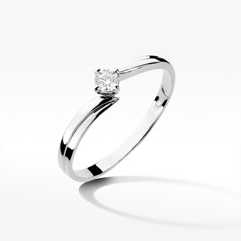 Pierścionek zaręczynowy z diamentem