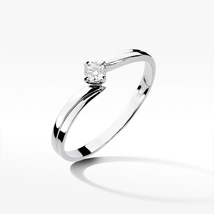 Pierścionek zaręczynowy z diamentem