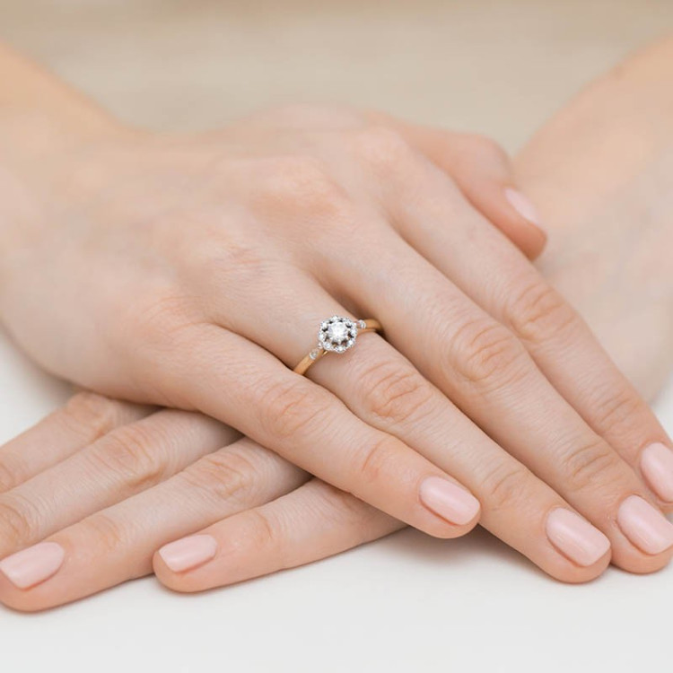 Pierścionek z diamentami