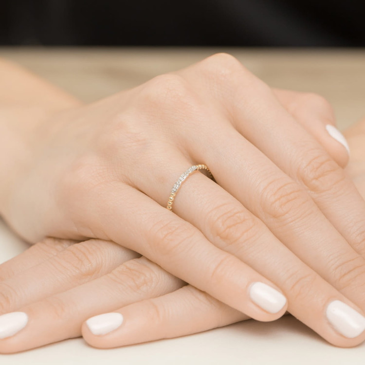 Pierścionek z białego złota z diamentami