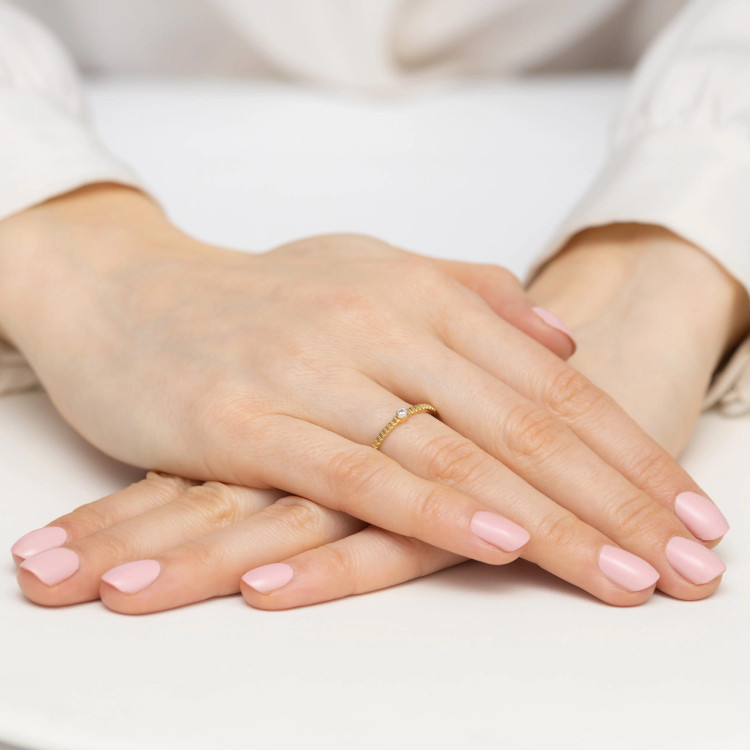 Pierścionek z żółtego złota z diamentem