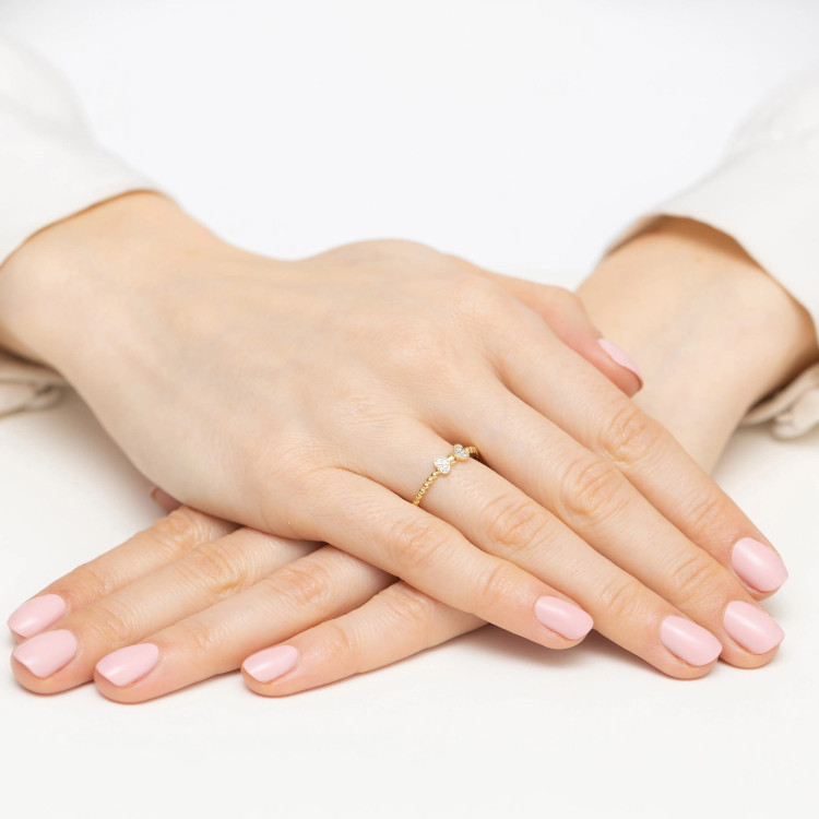 Pierścionek z białego złota z diamentami