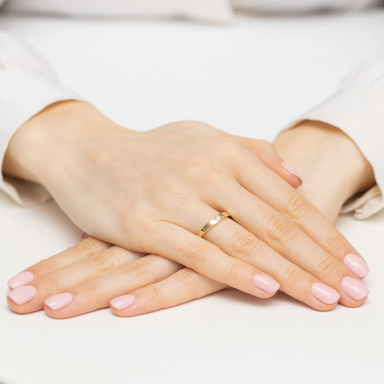 Pierścionek z białego złota z diamentem