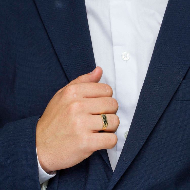 Sygnet ze złota z wzorem greckim