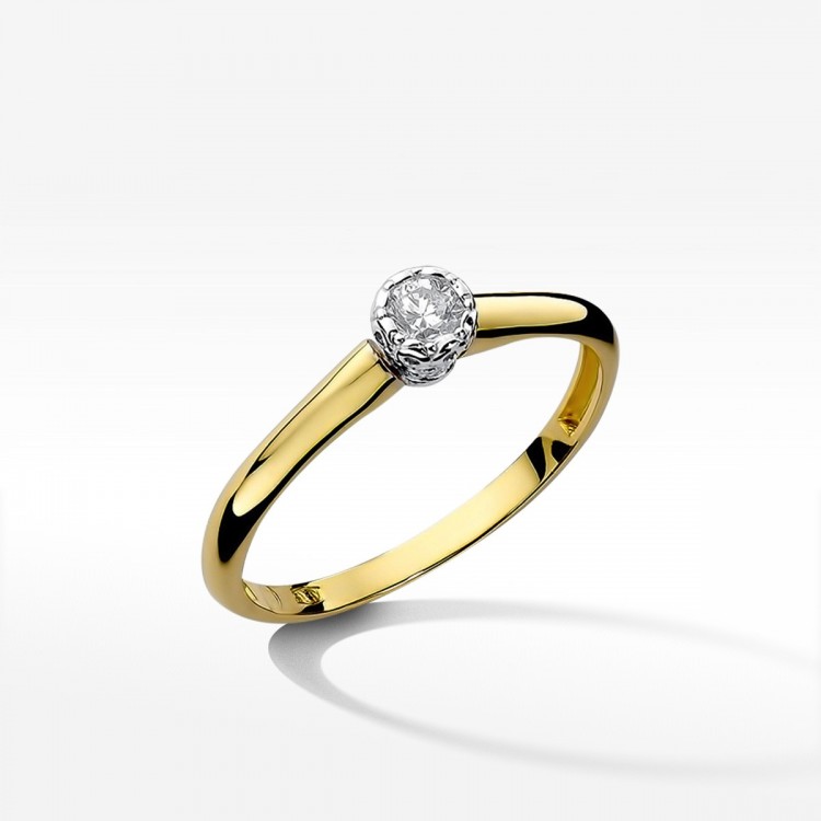 Pierścionek zaręczynowy z diamentem