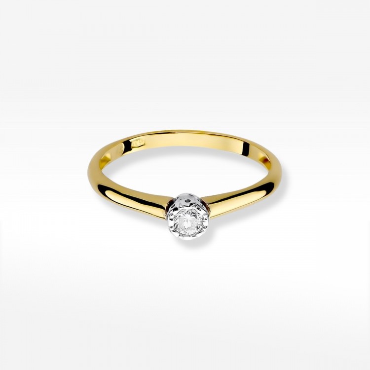 Pierścionek zaręczynowy z diamentem