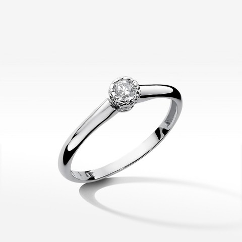 Pierścionek zaręczynowy z diamentem