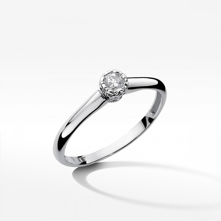 Pierścionek zaręczynowy z diamentem