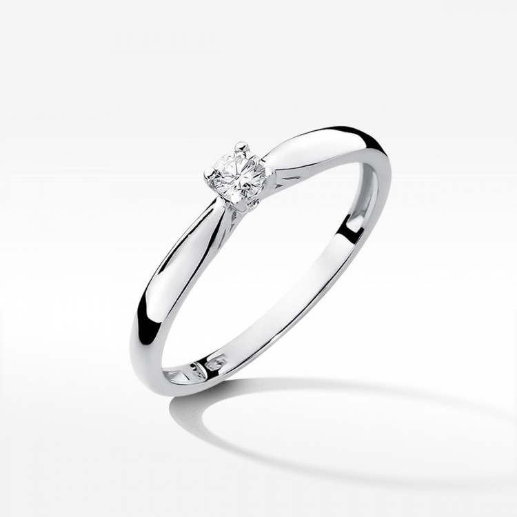 Pierścionek zaręczynowy z diamentem