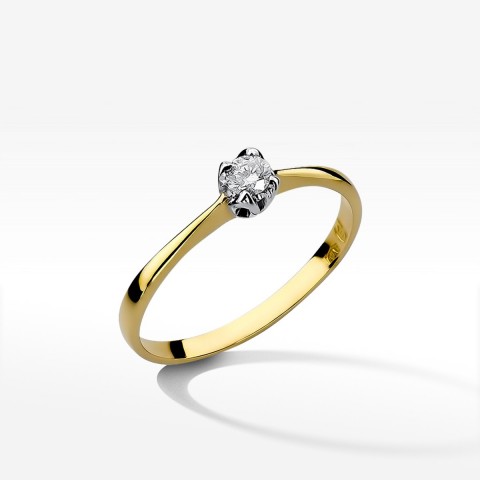 Pierścionek zaręczynowy z diamentem