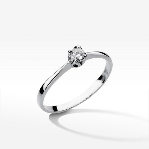 Pierścionek zaręczynowy z diamentem