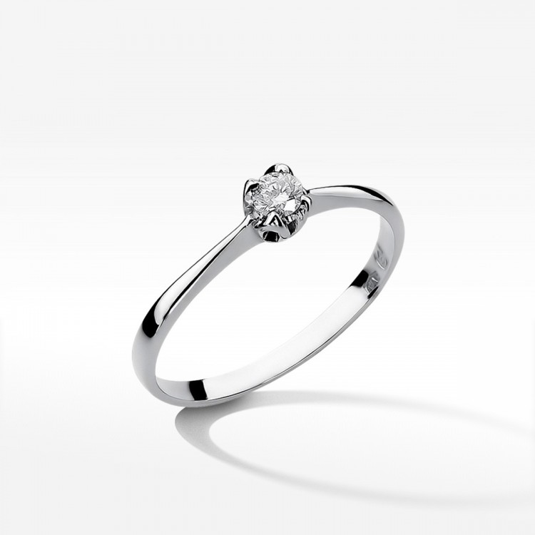 Pierścionek zaręczynowy z diamentem