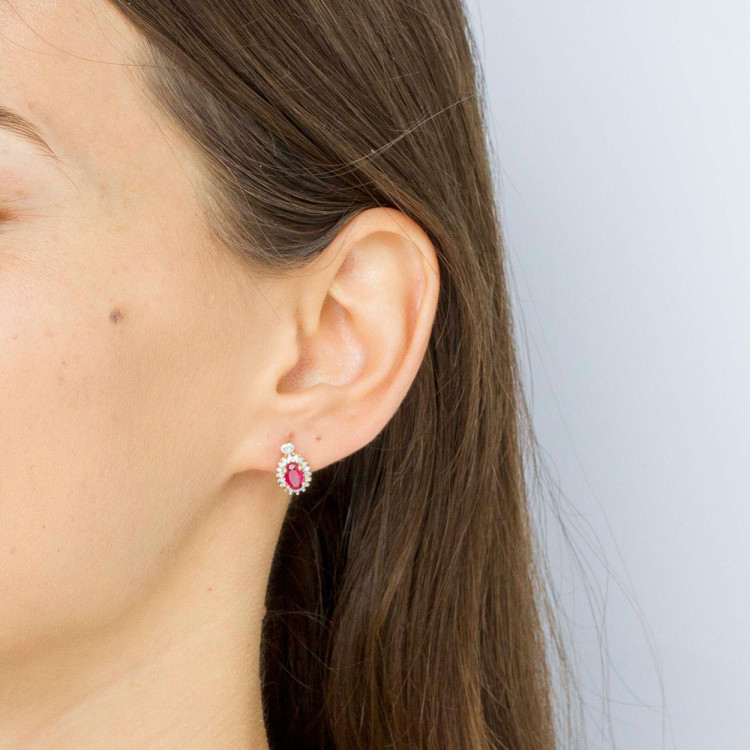 Złote kolczyki z rubinem i diamentami