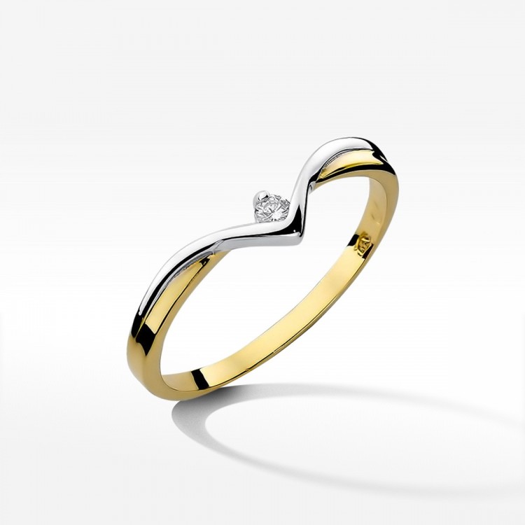 Pierścionek zaręczynowy z diamentem