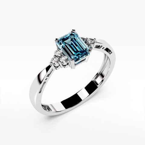 Złoty pierścionek z topazem i diamentami