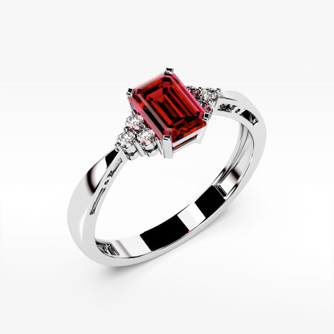 Złoty pierścionek z rubinem i diamentami