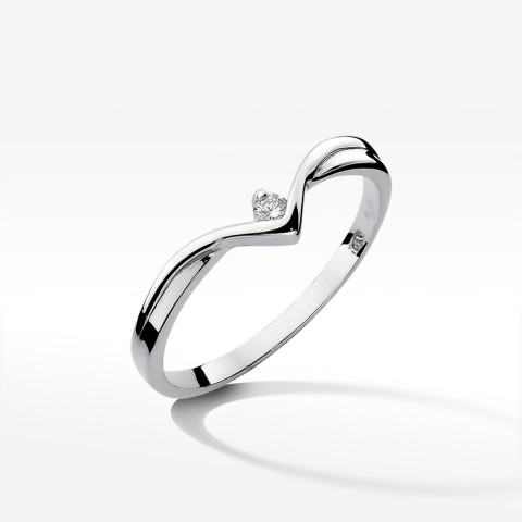 Pierścionek zaręczynowy z diamentem