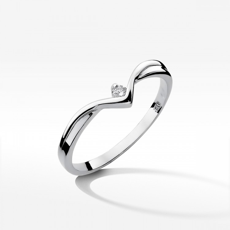 Pierścionek zaręczynowy z diamentem