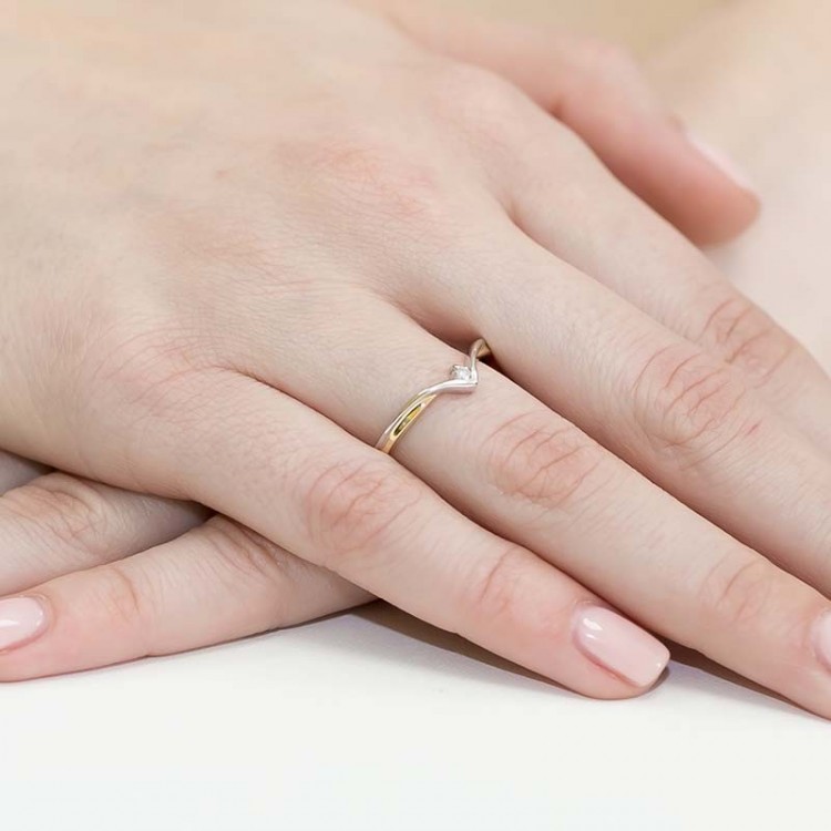 Pierścionek zaręczynowy z diamentem