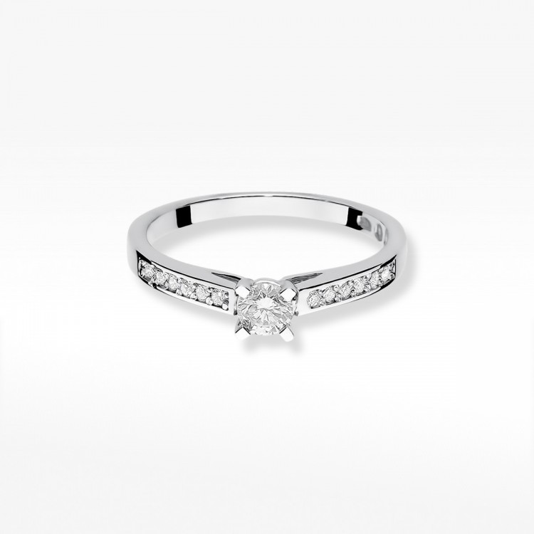 Pierścionek zaręczynowy z diamentami