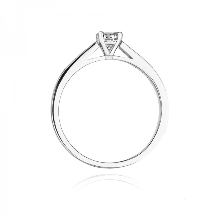 Pierścionek zaręczynowy z diamentami