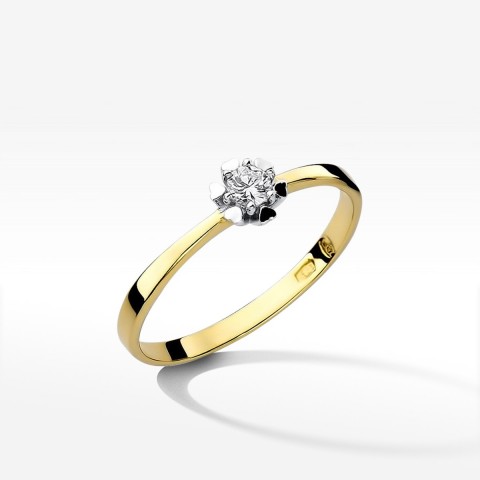 Pierścionek zaręczynowy z diamentem