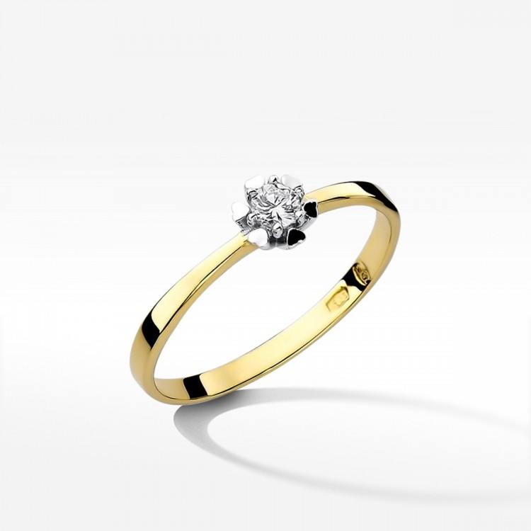 Pierścionek zaręczynowy z diamentem