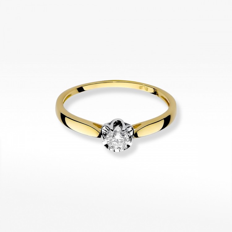 Pierścionek zaręczynowy z diamentem