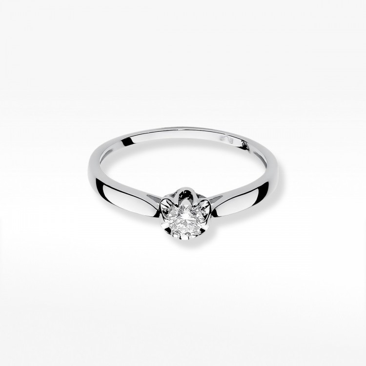 Pierścionek zaręczynowy z diamentem